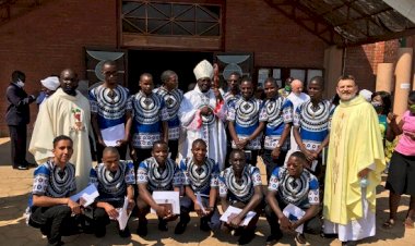 « VIE CONSACRÉE SALÉSIENNE »